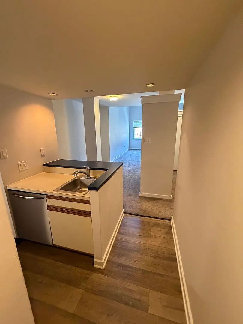 Philadelphia Apartment: 237 Chestnut St