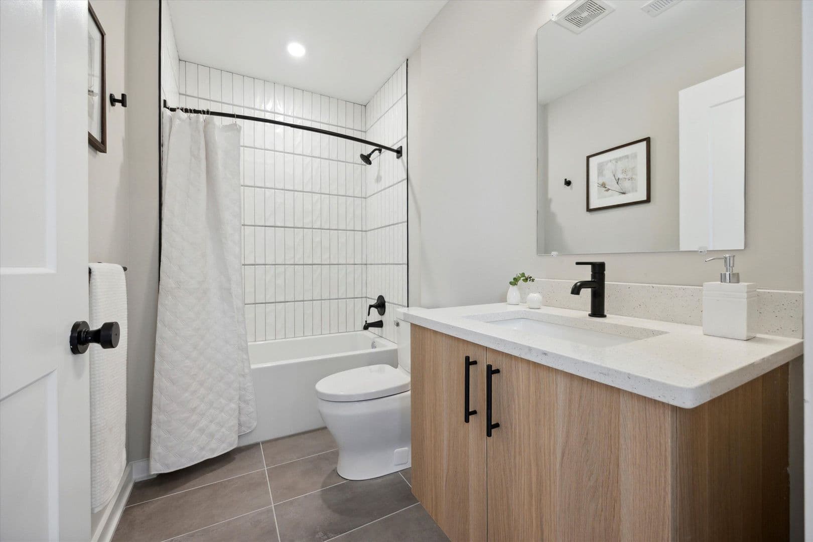 Philadelphia Apartment: 308 W Chelten Ave