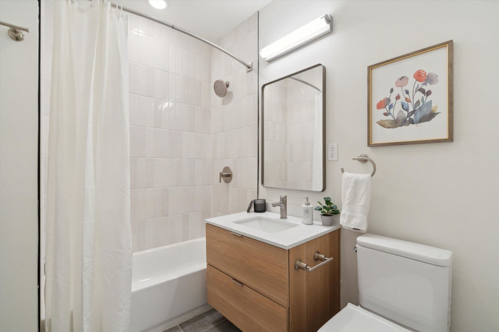 Philadelphia Apartment: 225 N 12th St