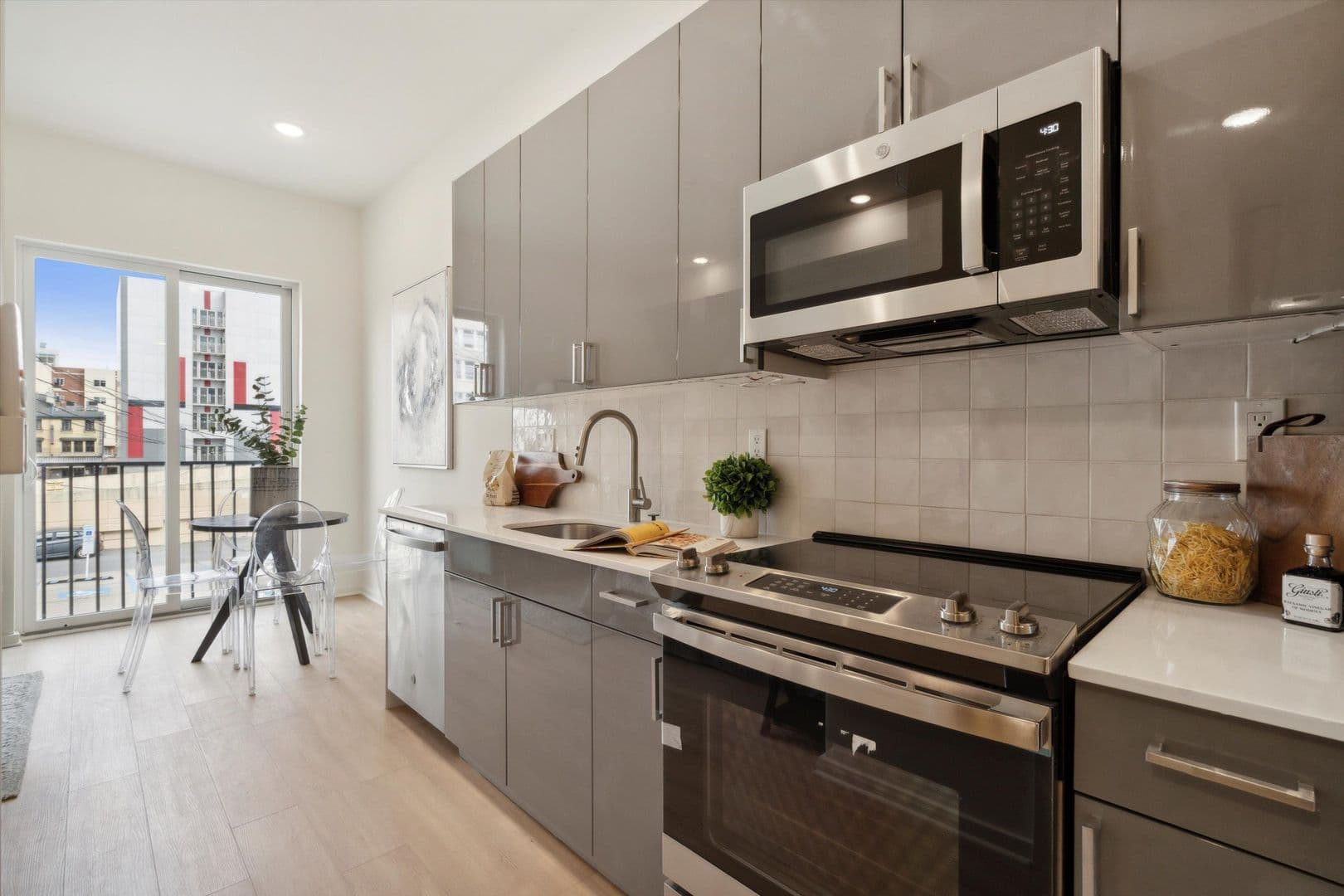 Philadelphia Apartment: 225 N 12th St