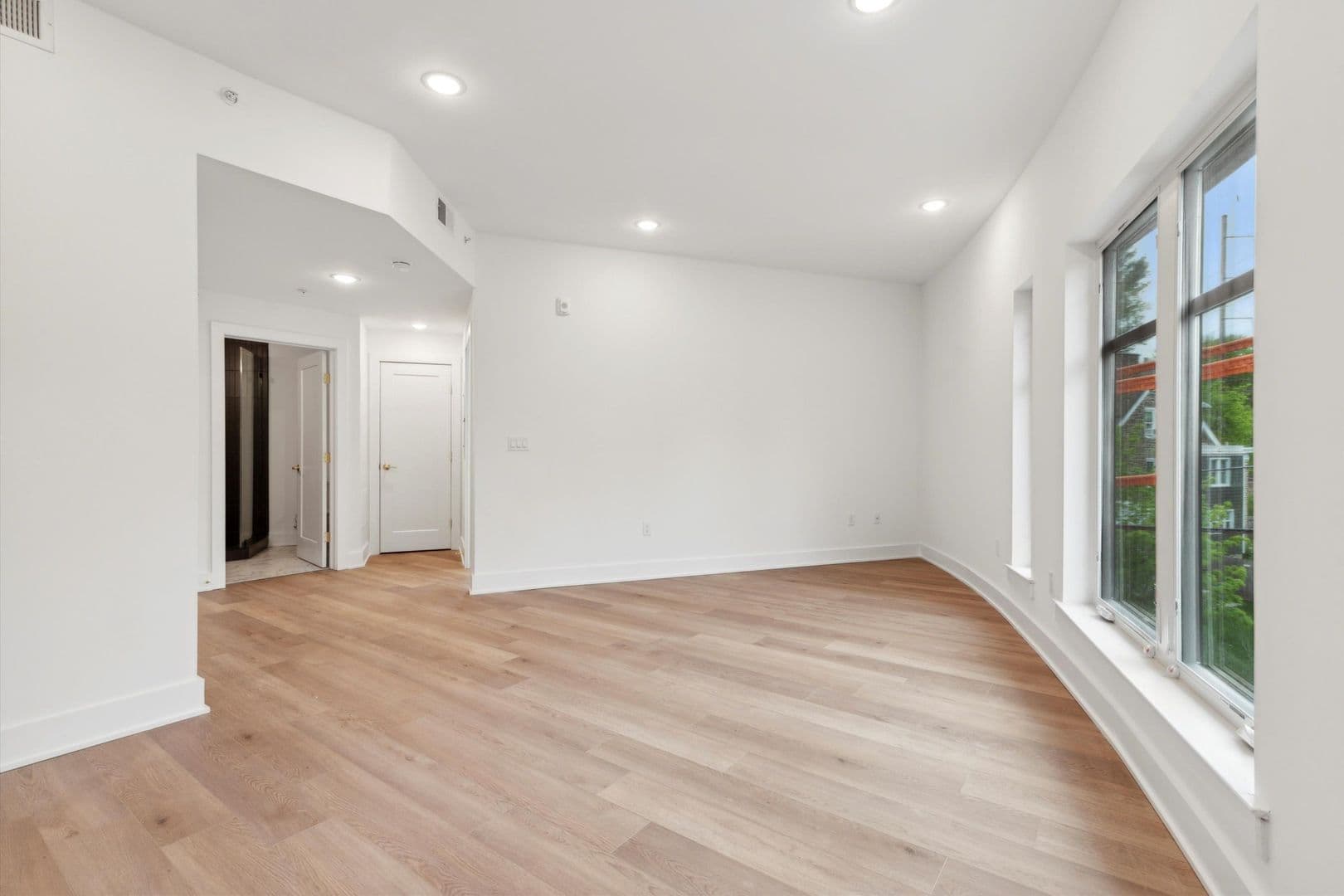 Philadelphia Apartment: 367 W Hortter St