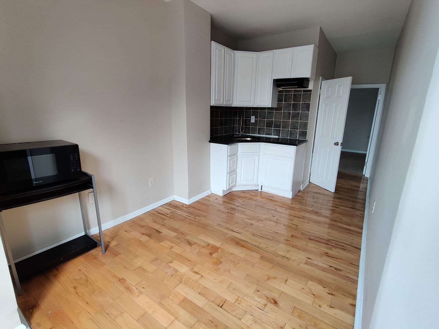 Philadelphia Apartment: 4051 N Broad St
