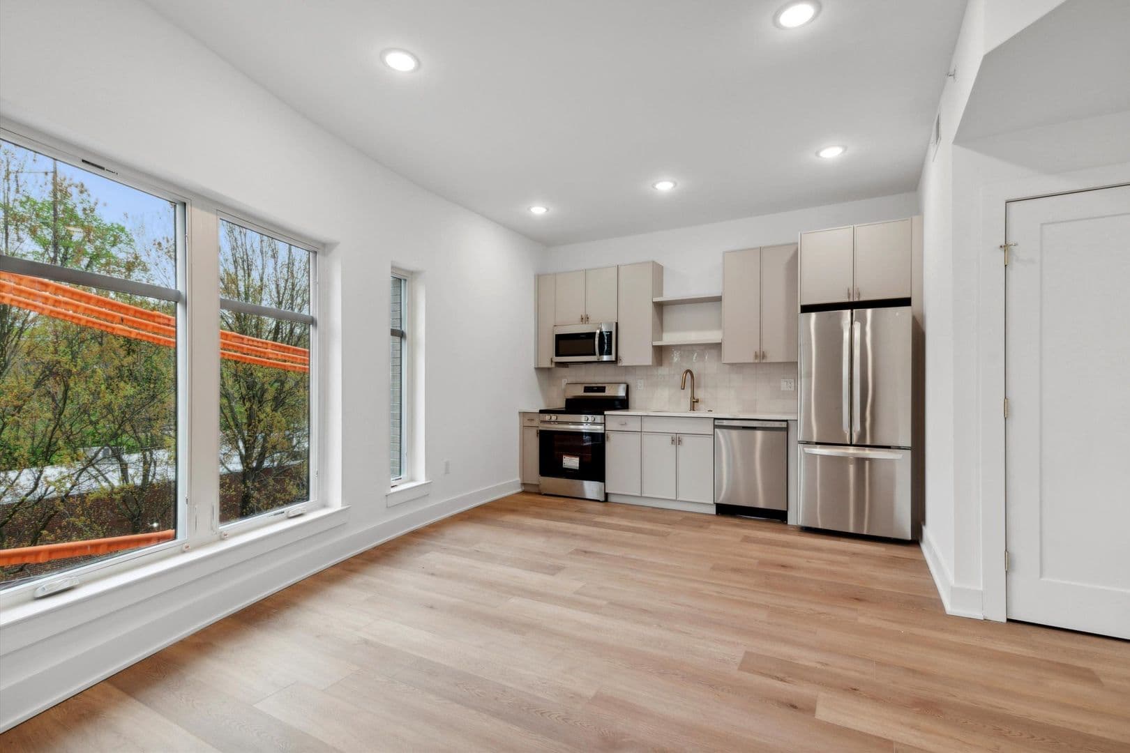 Philadelphia Apartment: 367 W Hortter St