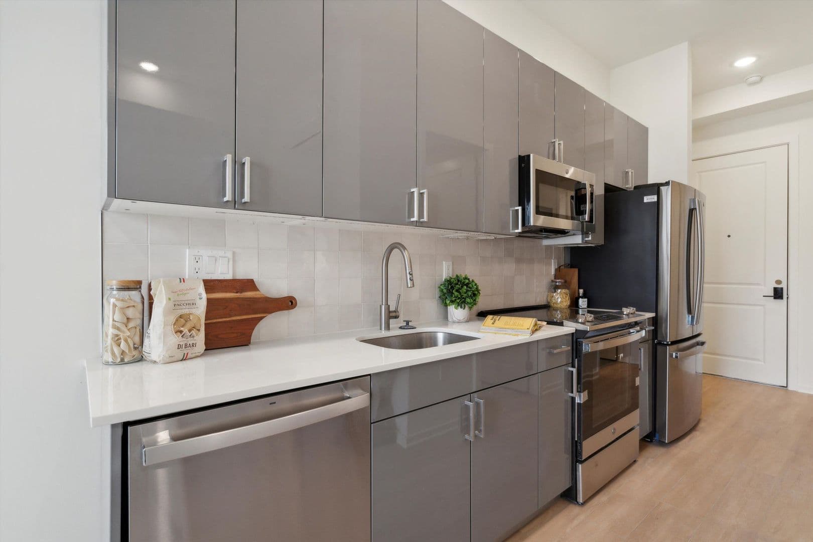 Philadelphia Apartment: 225 N 12th St