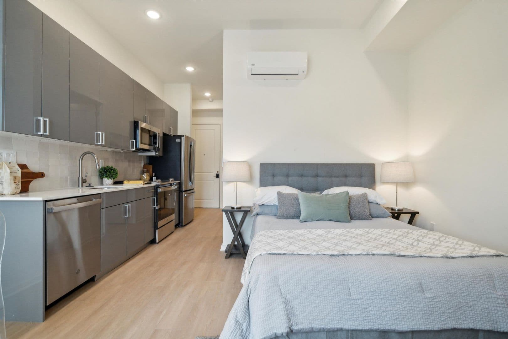 Philadelphia Apartment: 225 N 12th St