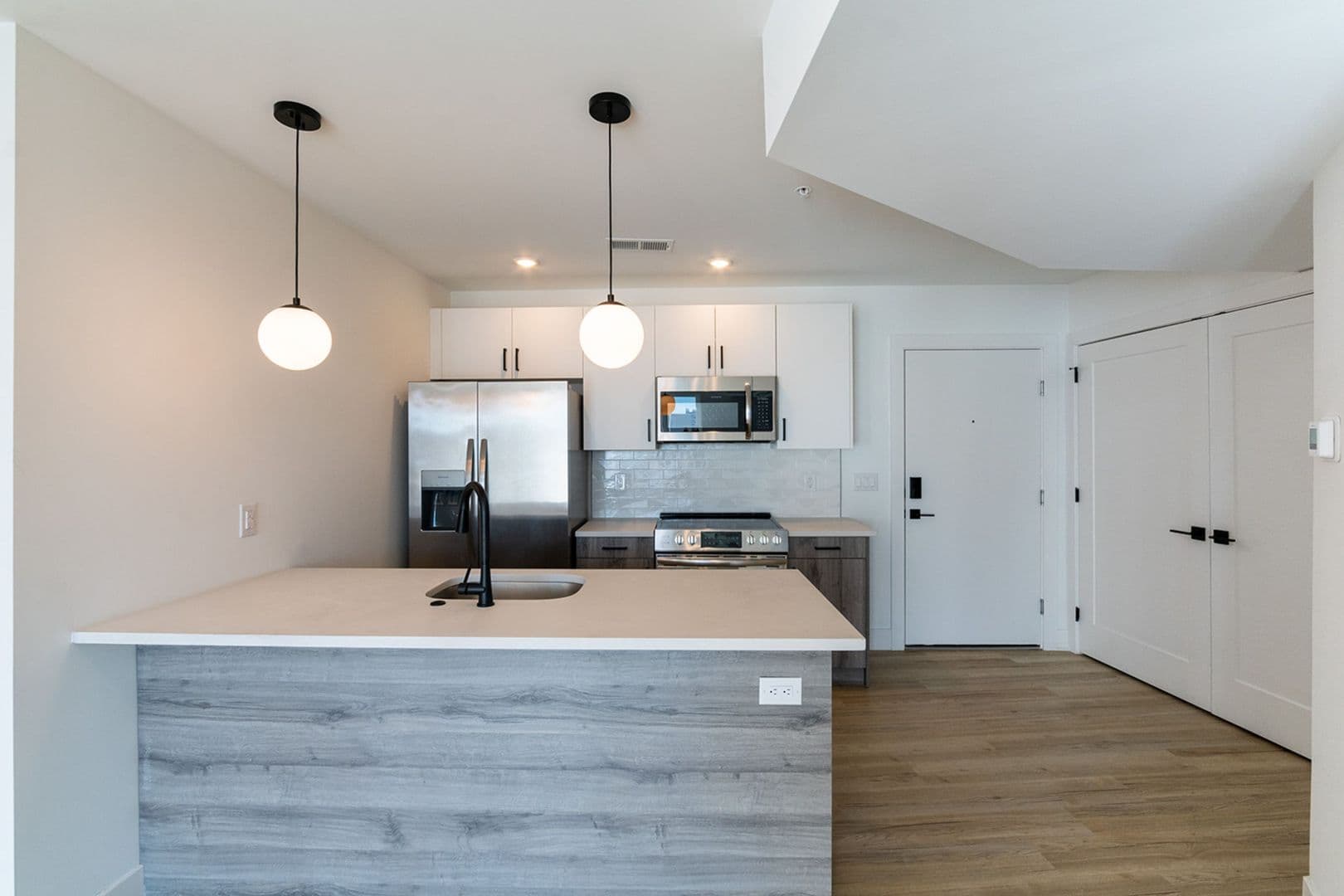 Philadelphia Apartment: 629 W Girard Ave