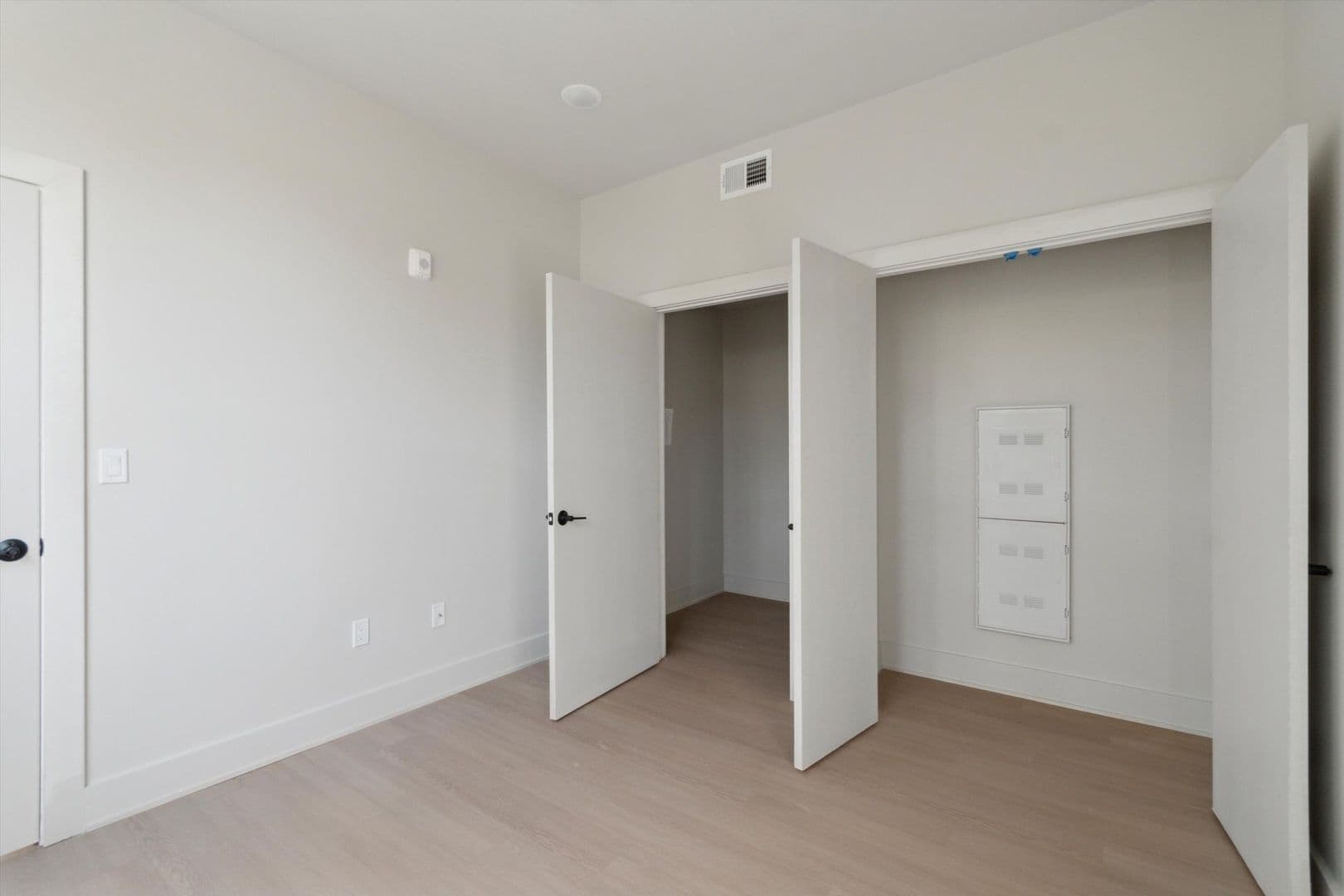 Philadelphia Apartment: 5521 Wayne Ave