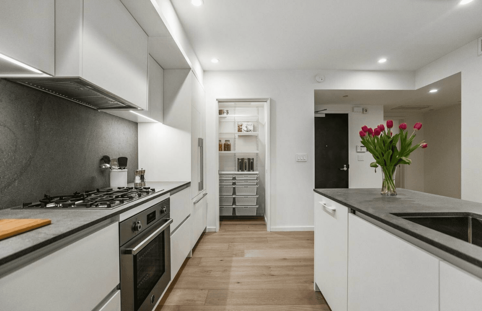 San Francisco Apartment: 1458 Broadway