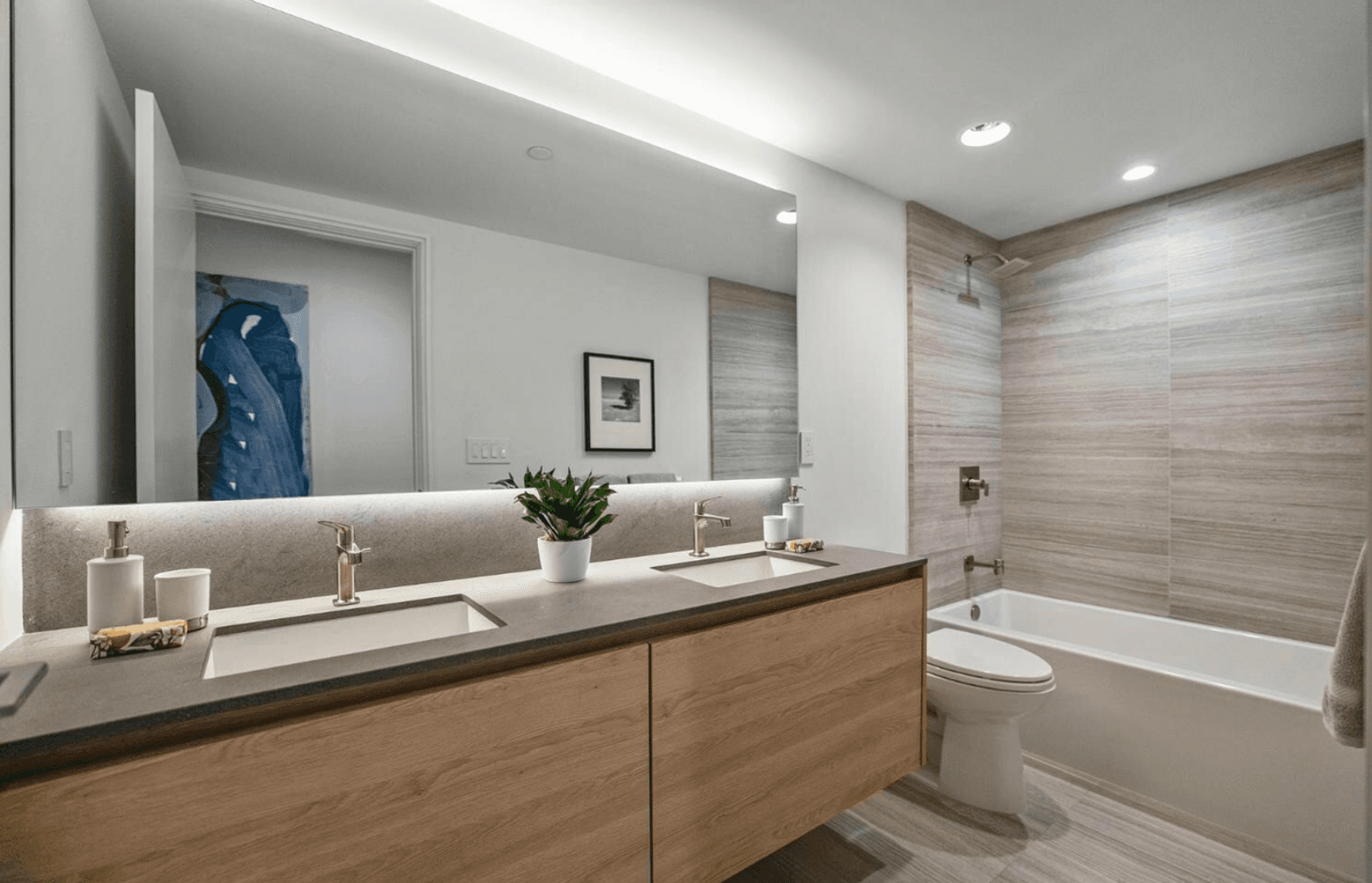 San Francisco Apartment: 1458 Broadway