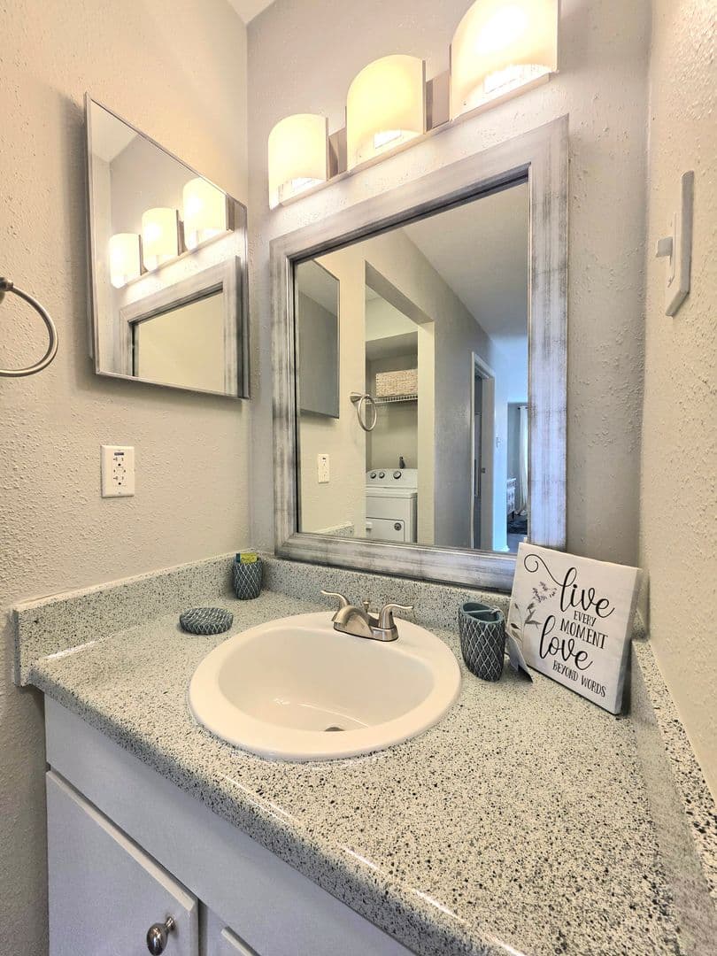 San Antonio Apartment: 534 Hunt Lane