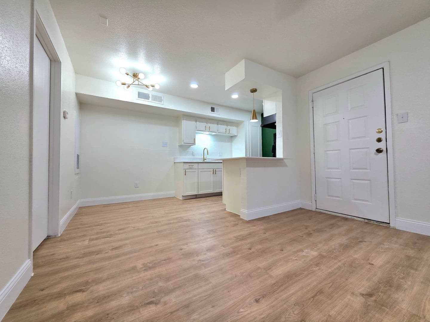 San Antonio Apartment: 534 Hunt Lane