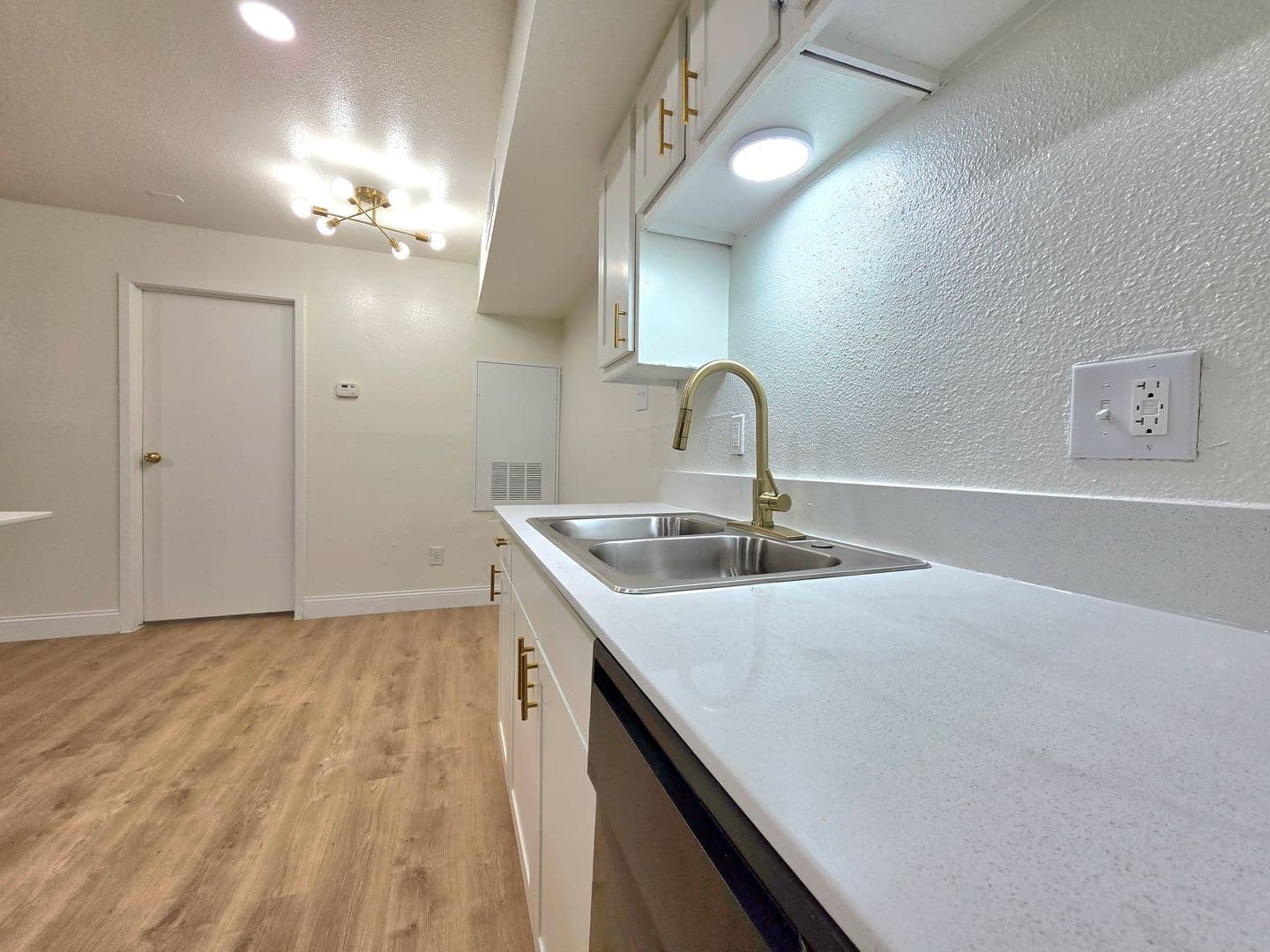 San Antonio Apartment: 534 Hunt Lane