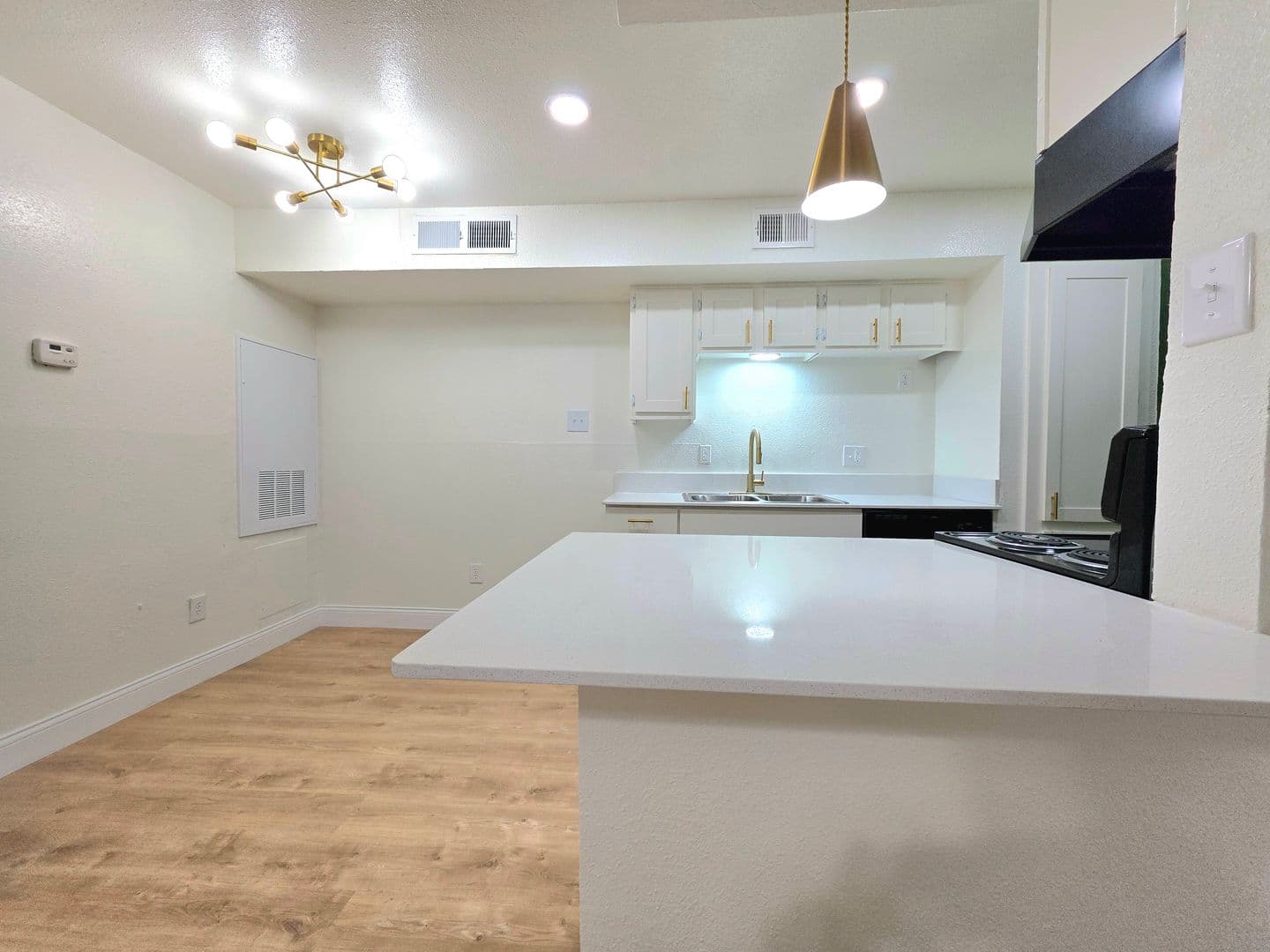 San Antonio Apartment: 534 Hunt Lane