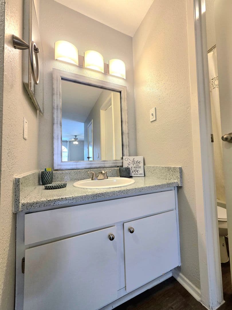 San Antonio Apartment: 534 Hunt Lane