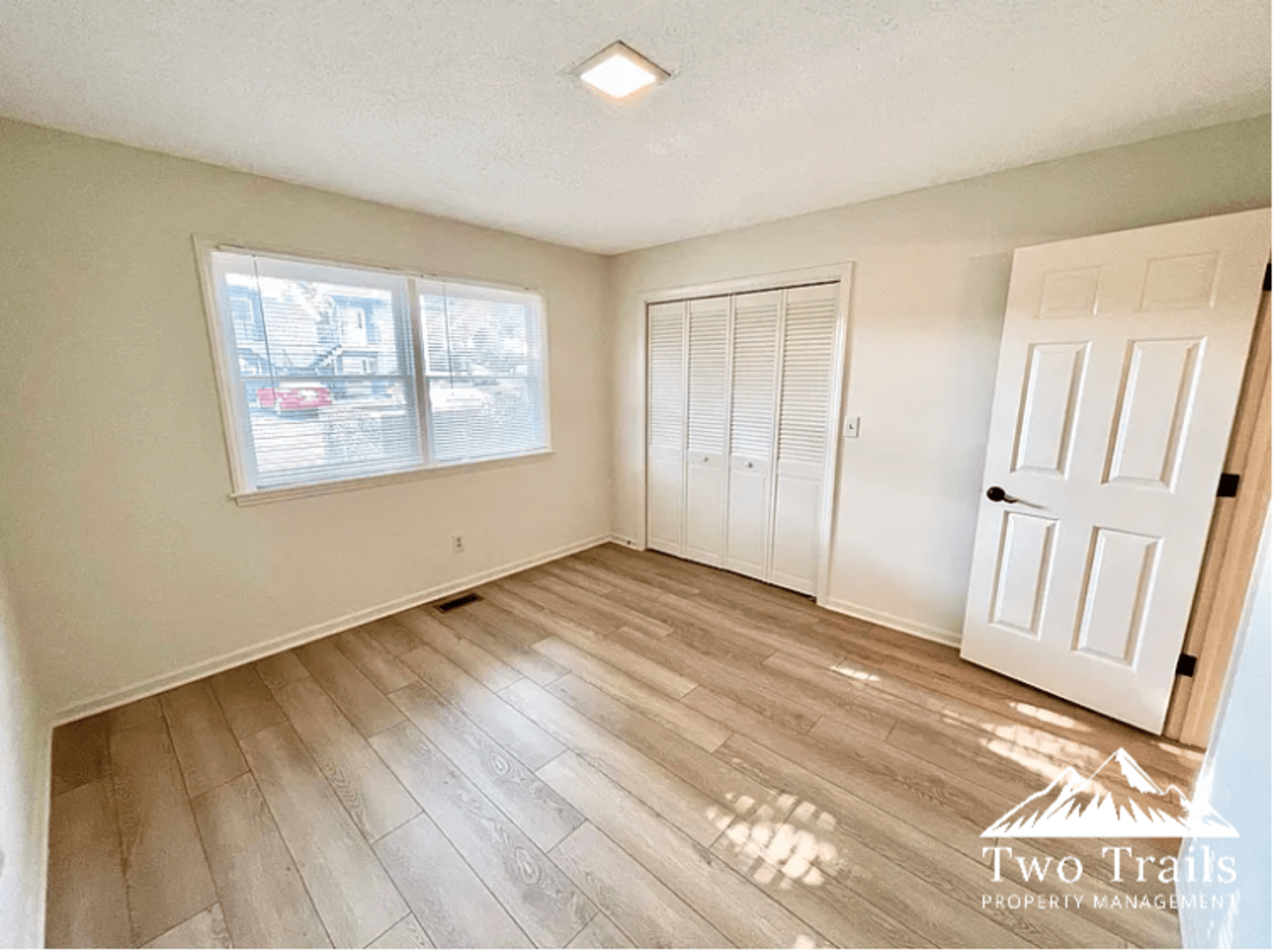 Hendersonville House: 100B Meadow Park Lane