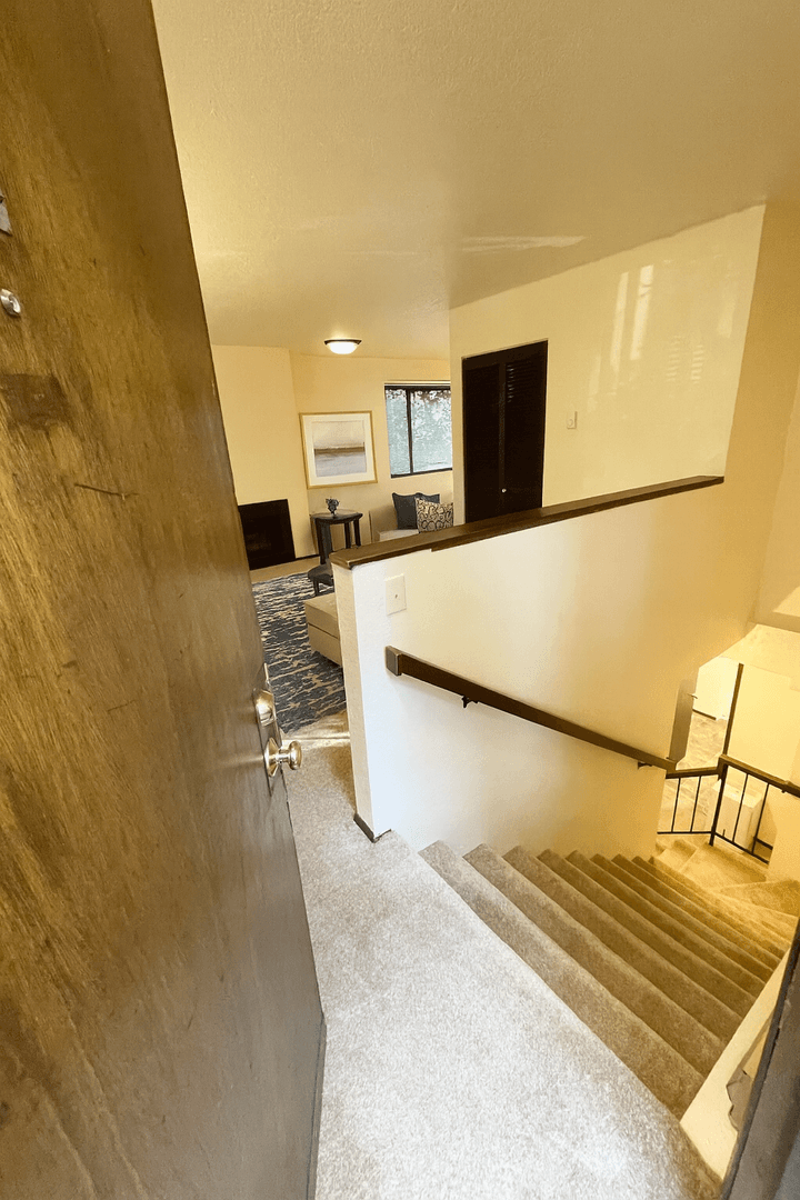 Seattle Apartment: 4745 16th Ave NE