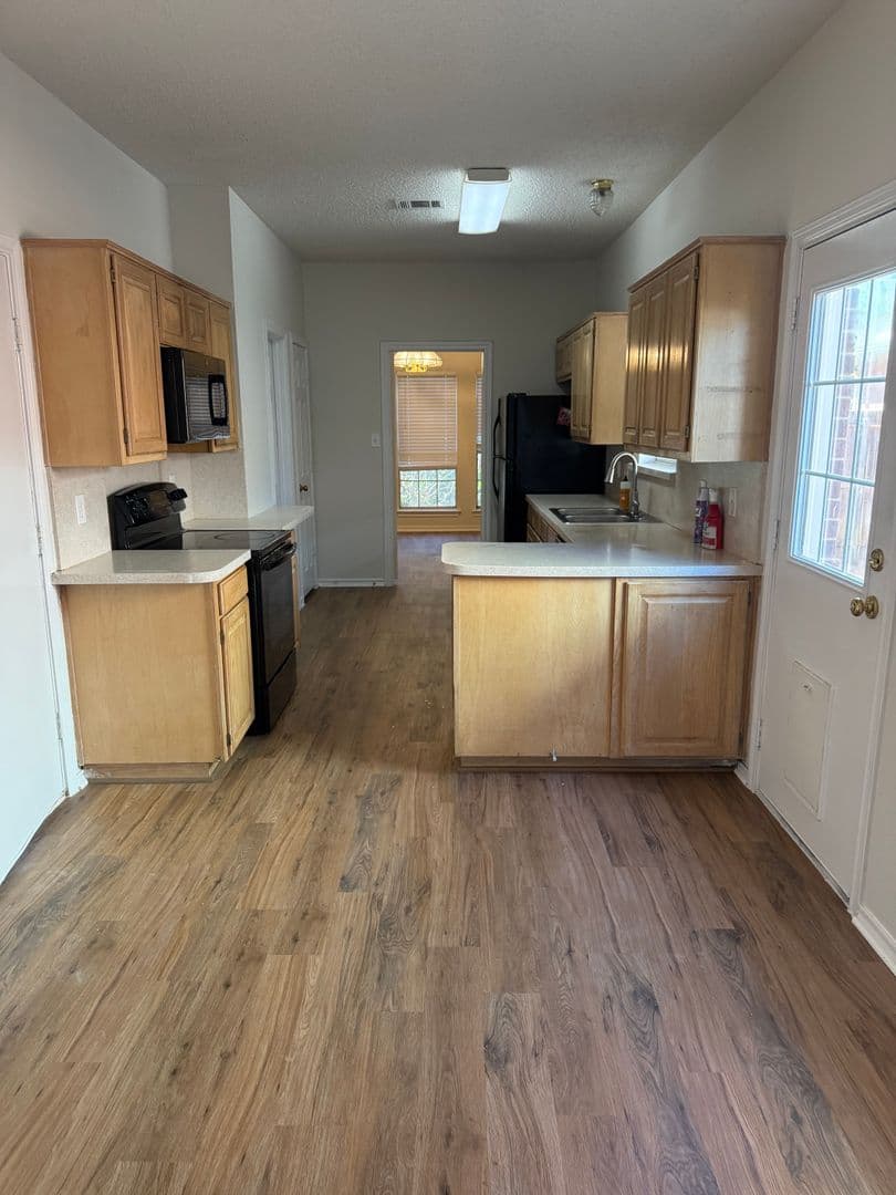 Lewisville House: 1737 Circle Creek Dr.