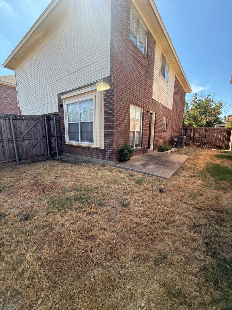 Lewisville House: 1737 Circle Creek Dr.