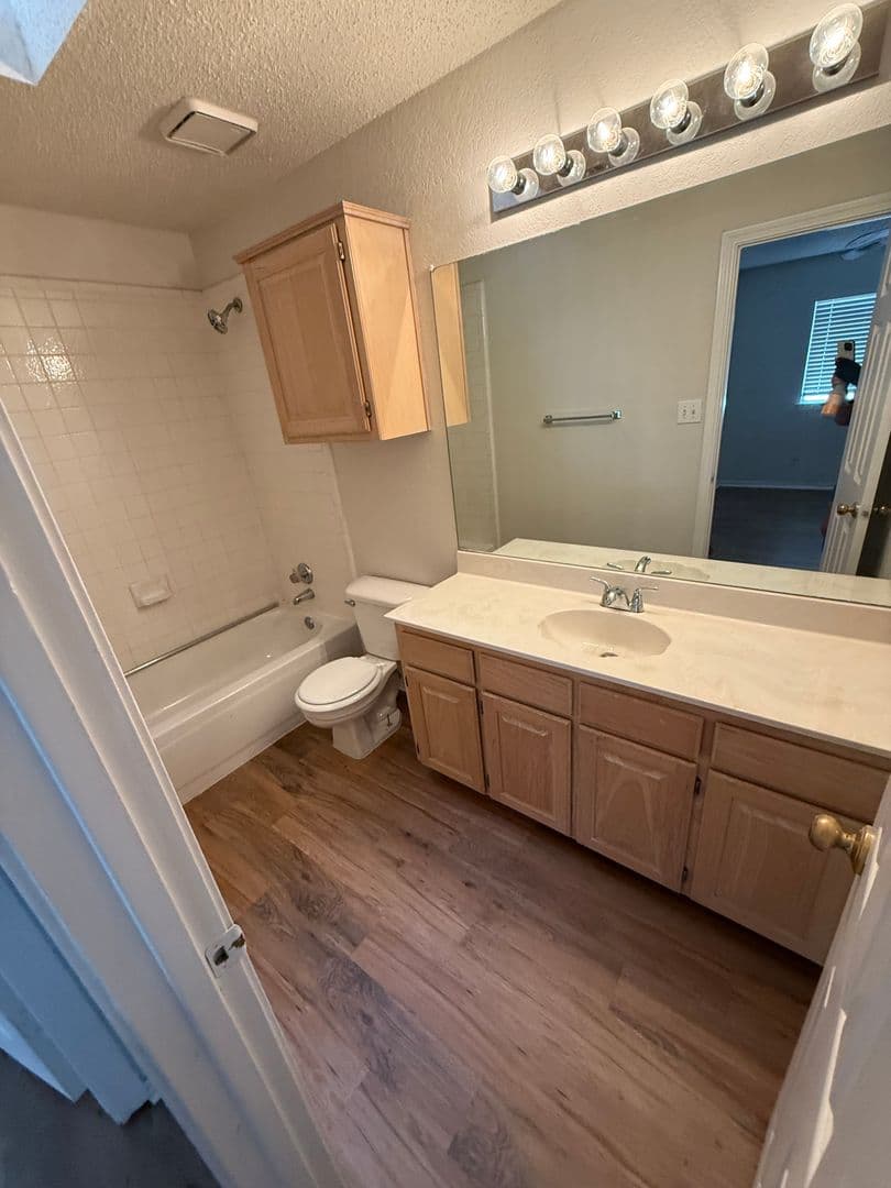 Lewisville House: 1737 Circle Creek Dr.