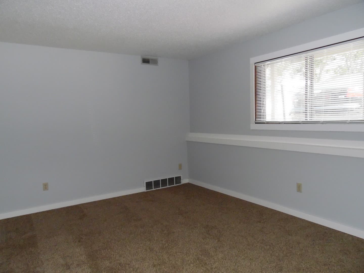 Sioux Falls Apartment: 3000-3012 S Mayfair Drive