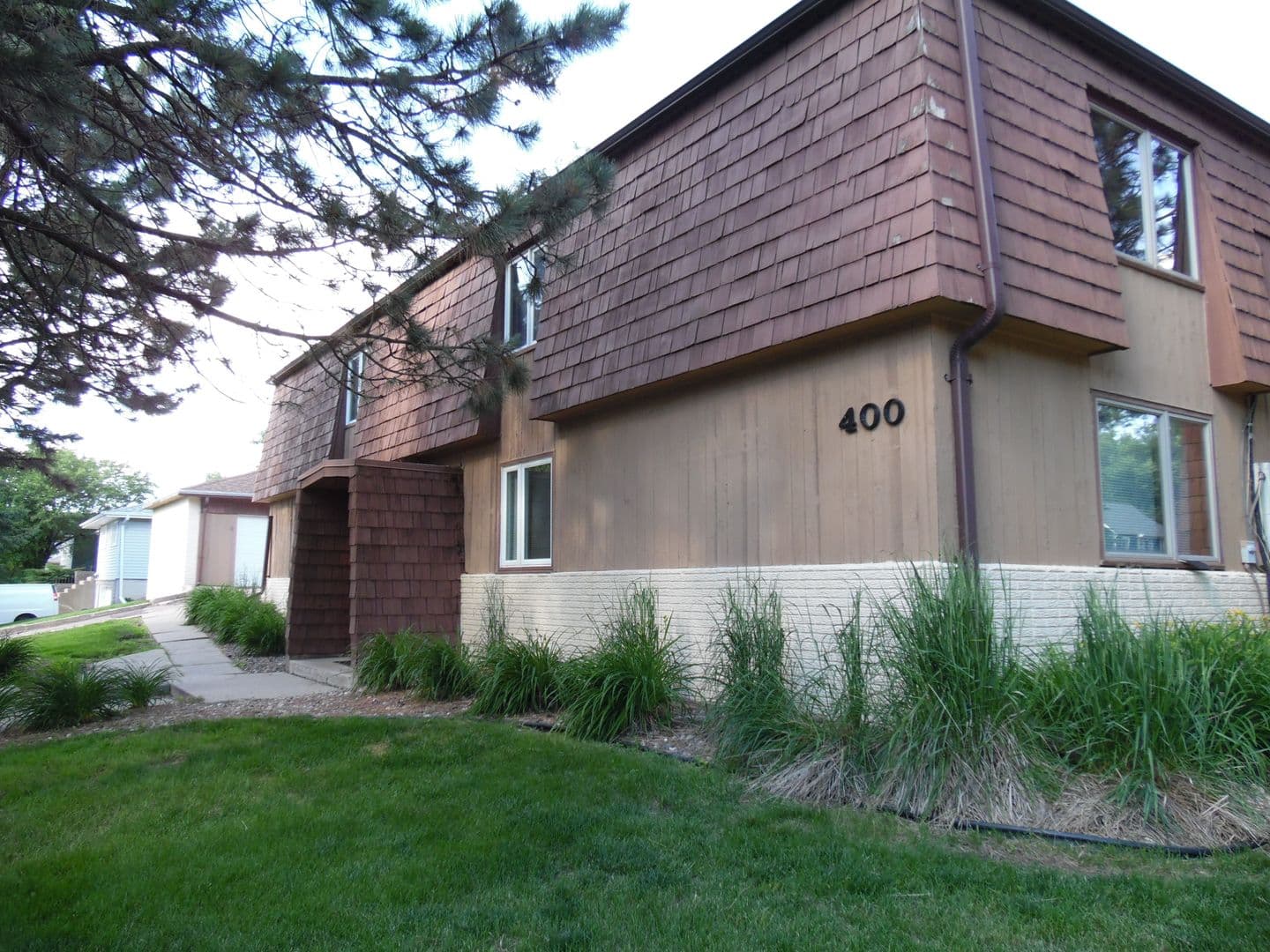 Sioux Falls Apartment: 400 N. Lake Avenue