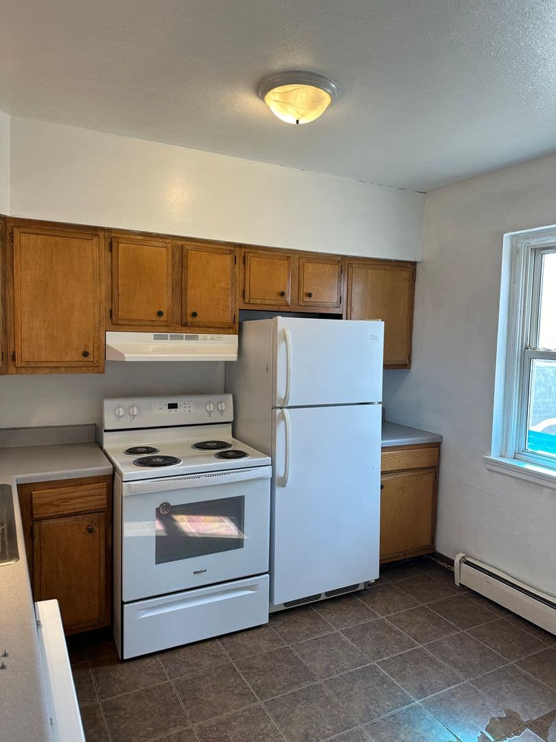 Dickinson Apartment: 130 1st Ave SE