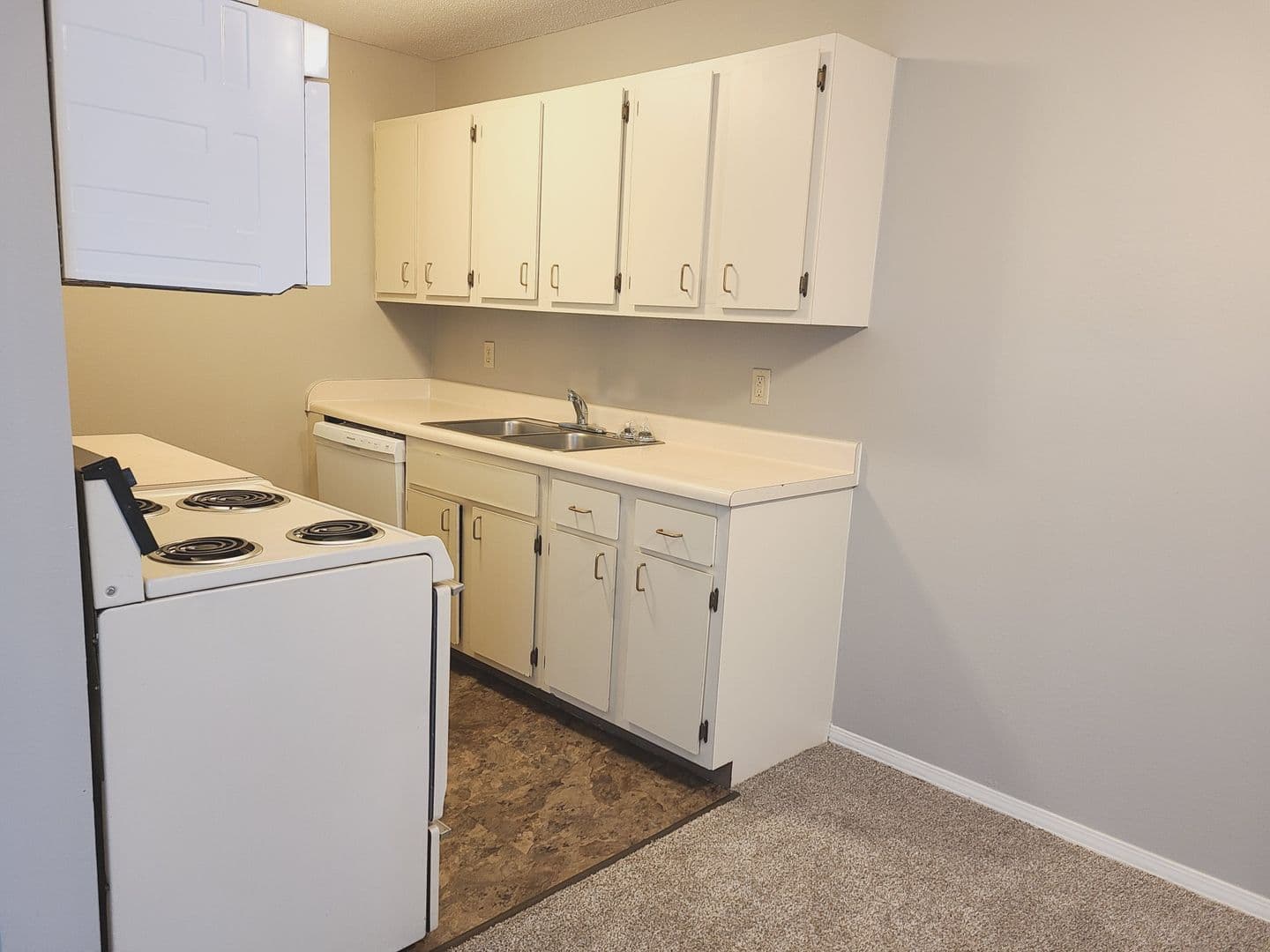 Rapid City Apartment: 761 E Anamosa St