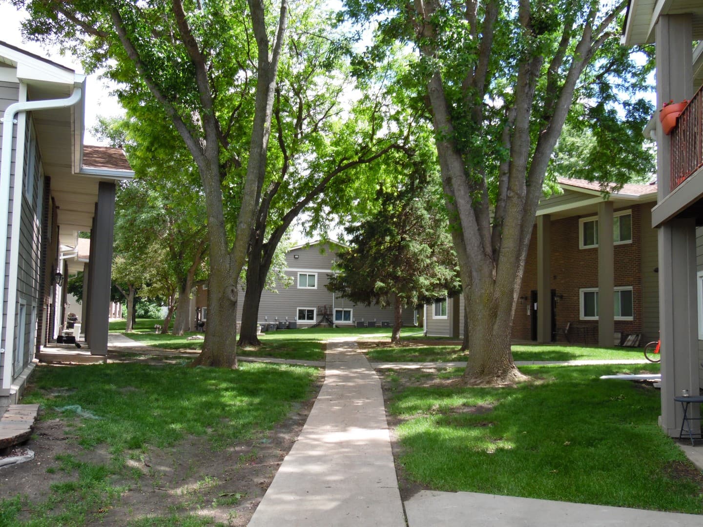 Sioux Falls Apartment: 4400 S Louise Avenue