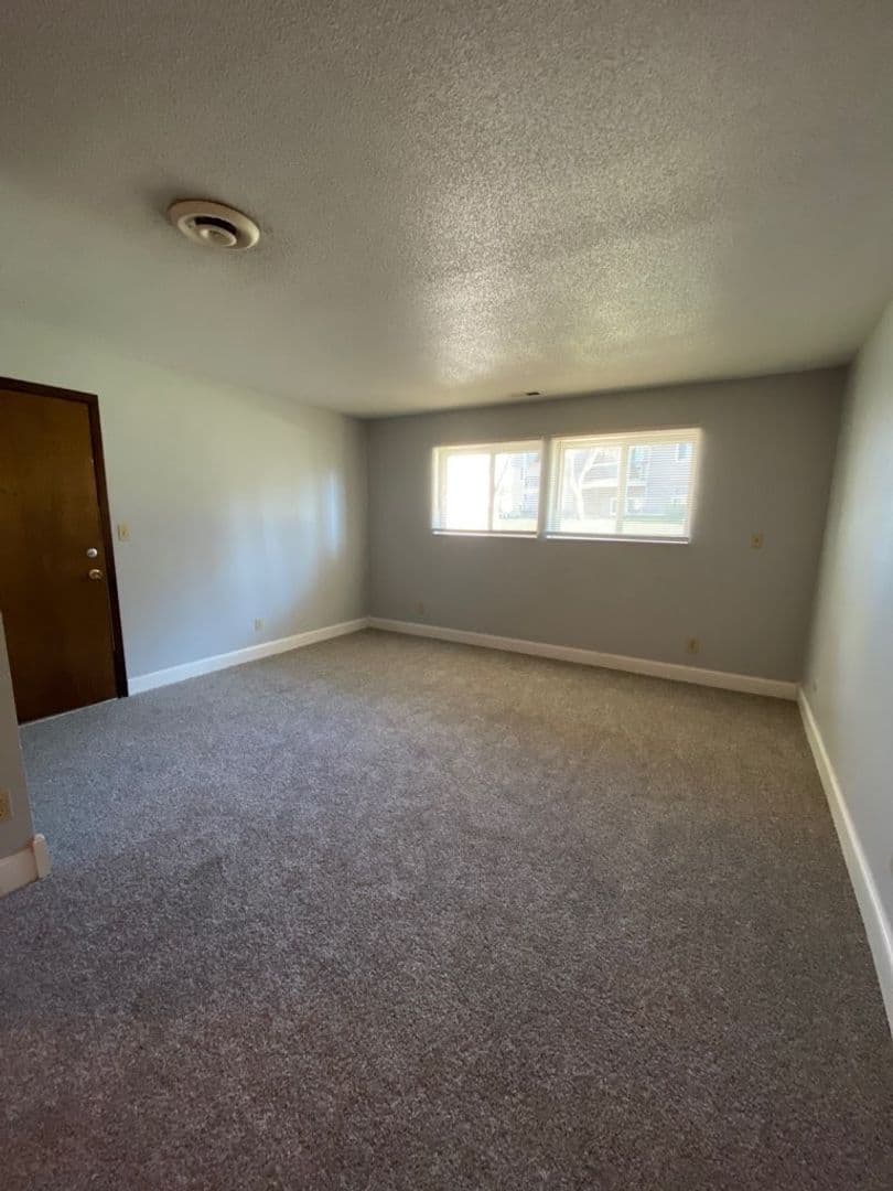 Sioux Falls Apartment: 4213 E 12th St