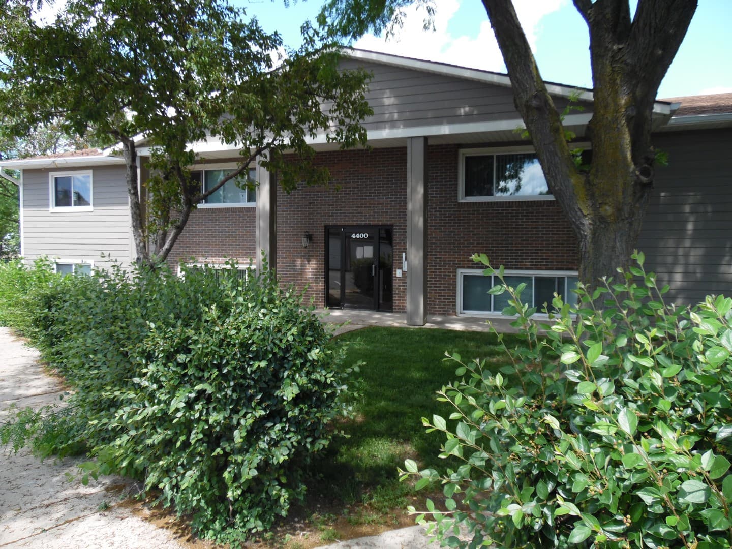 Sioux Falls Apartment: 4400 S Louise Avenue