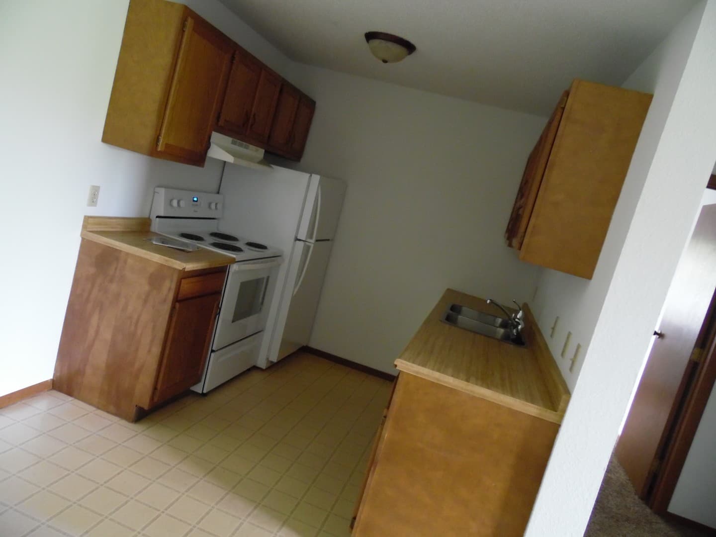 Sioux Falls Apartment: 1900 W 6th St.