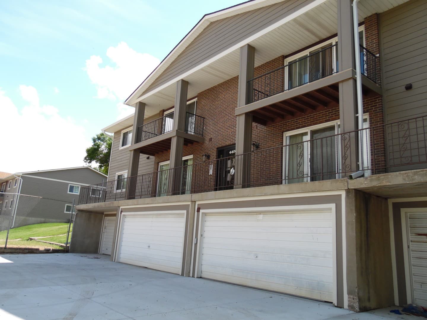 Sioux Falls Apartment: 4400 S Louise Avenue
