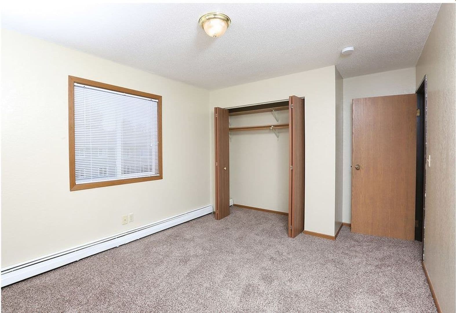 Sioux Falls Apartment: 4300 E. 18th St.
