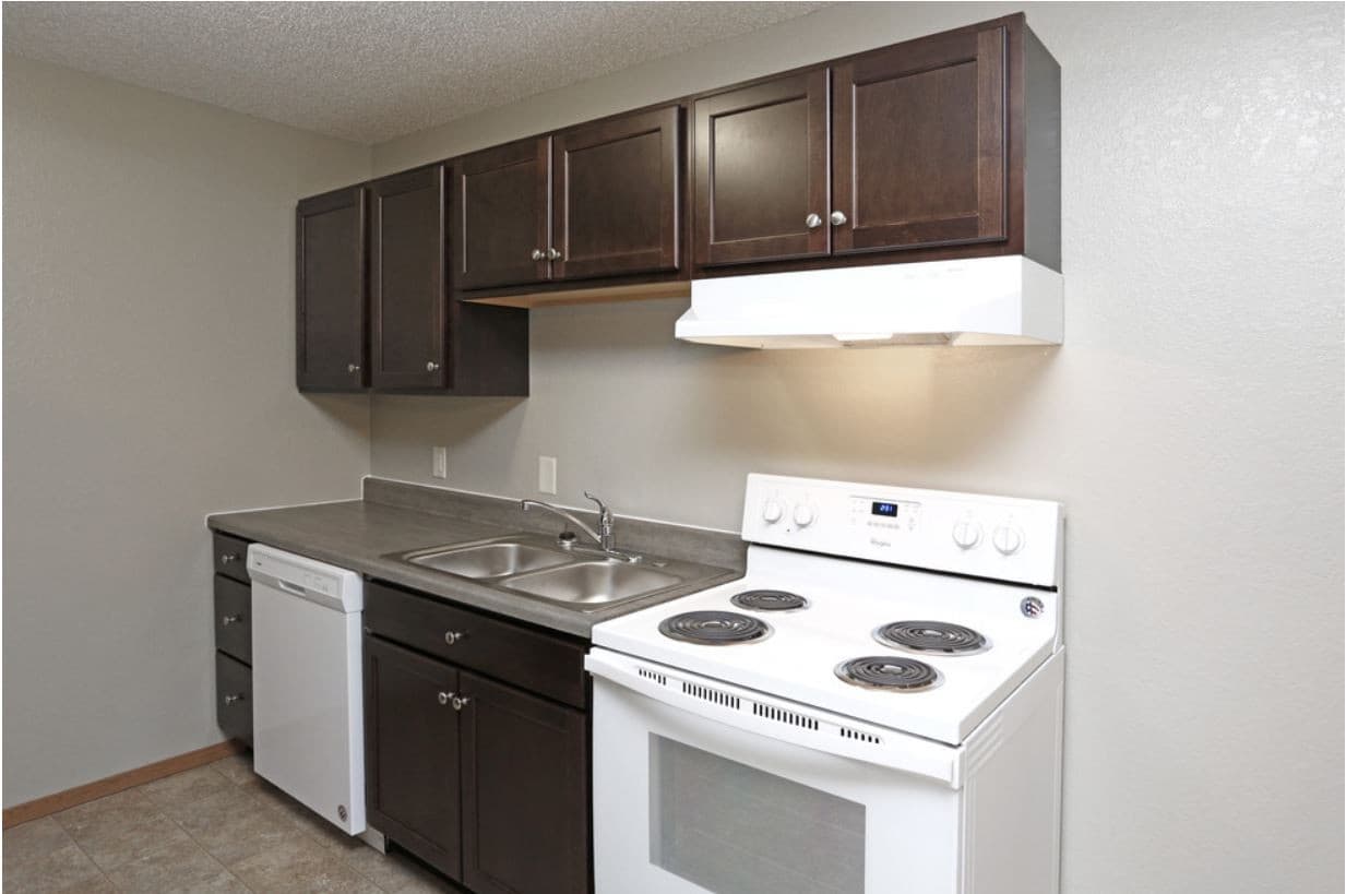 Sioux Falls Apartment: 221 N. Cleveland