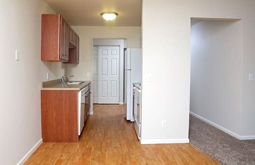 Sioux Falls Apartment: 1311 N Cleveland Ave