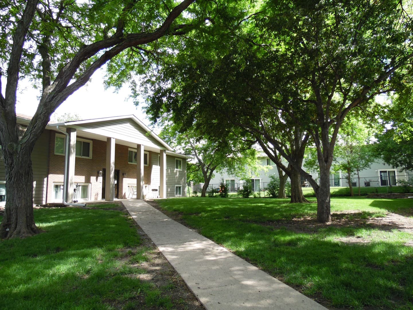 Sioux Falls Apartment: 4400 S Louise Avenue