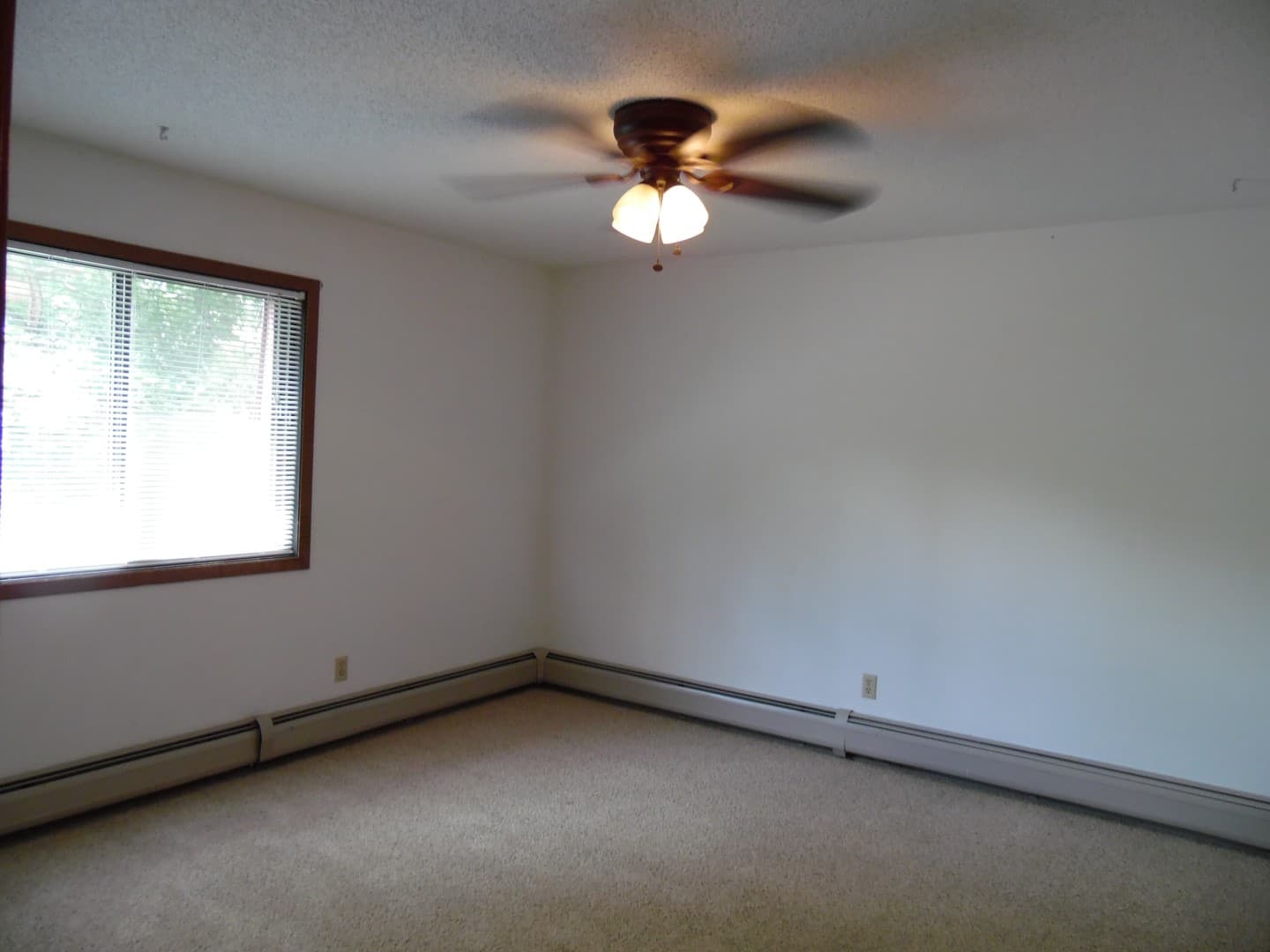 Sioux Falls Apartment: 1900 W 6th St.