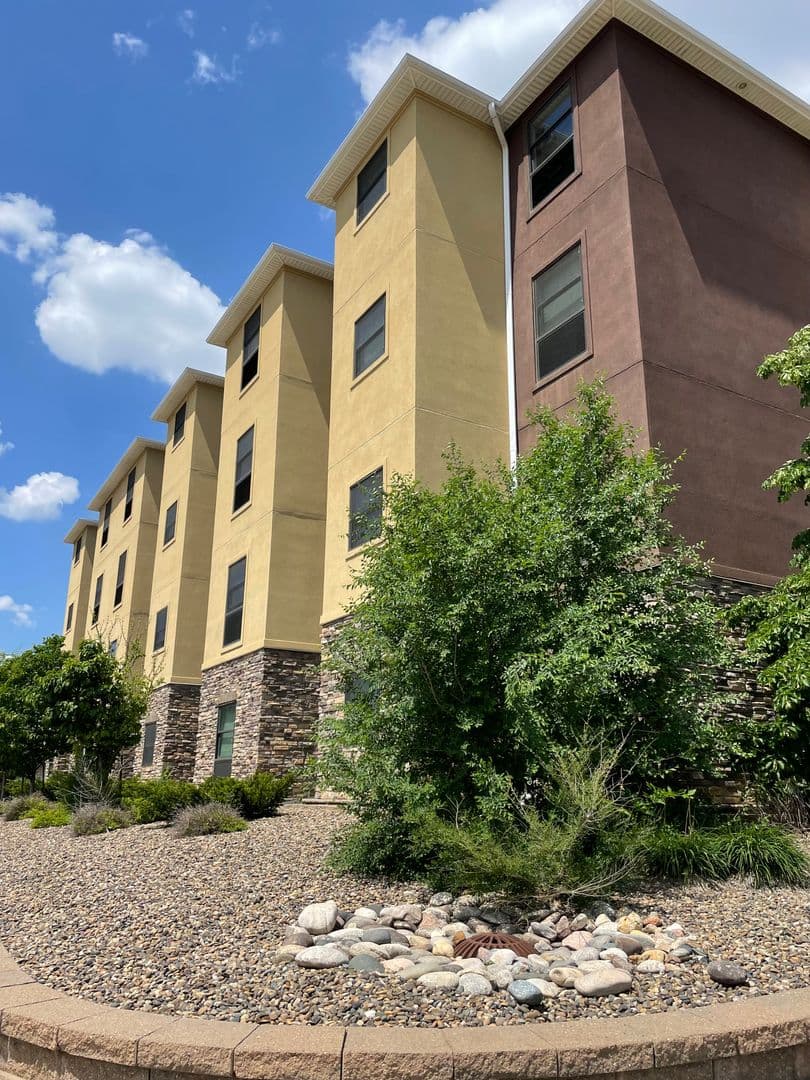 Dickinson Apartment: 1022 West Villard St