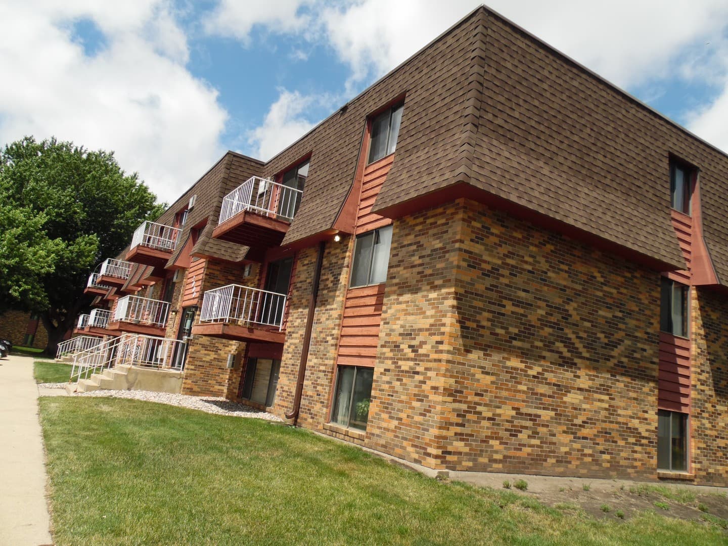 Sioux Falls Apartment: 1900 W 6th St.