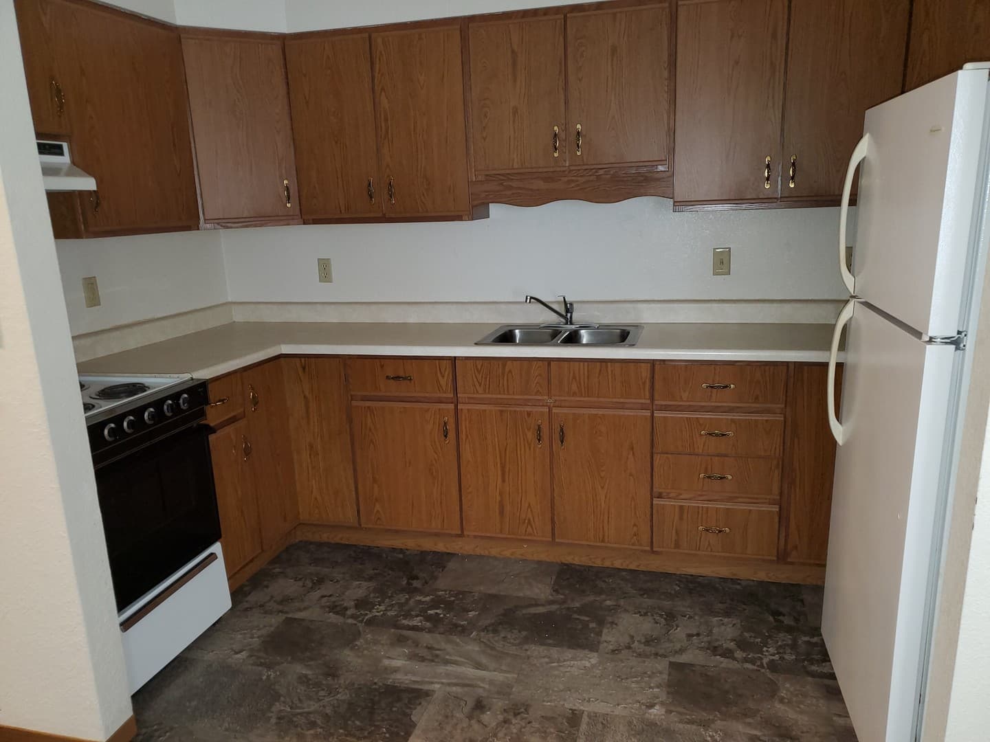Sioux Falls Apartment: 800-812 S. Sherman Ave.