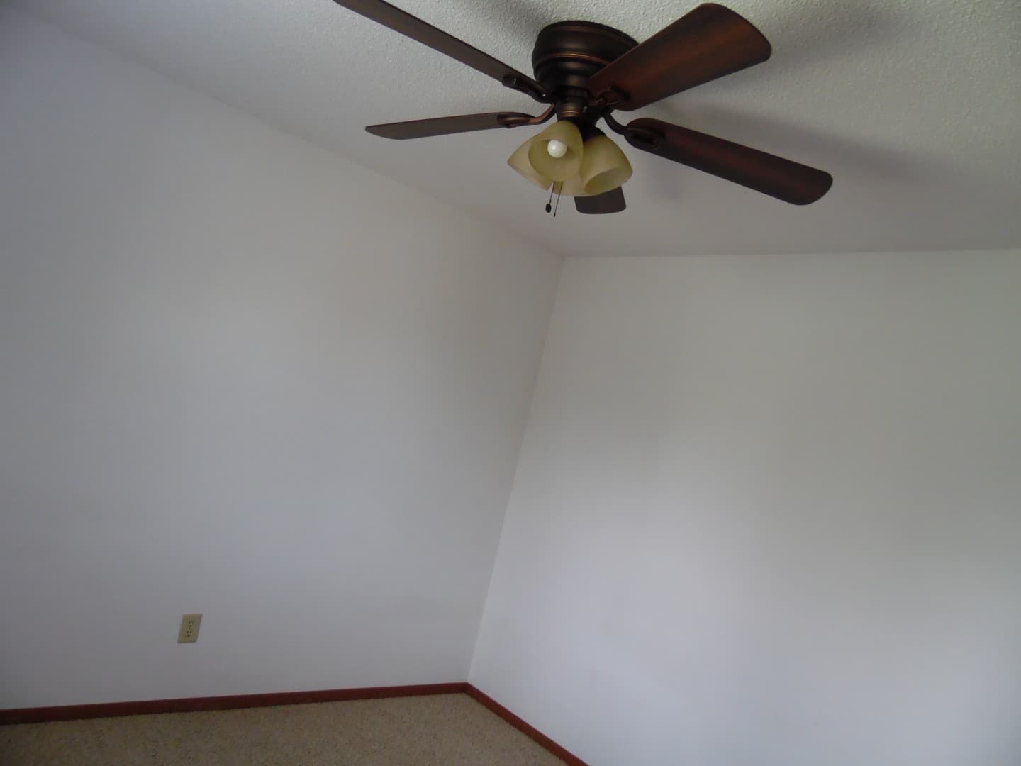 Sioux Falls Apartment: 1900 W 6th St.