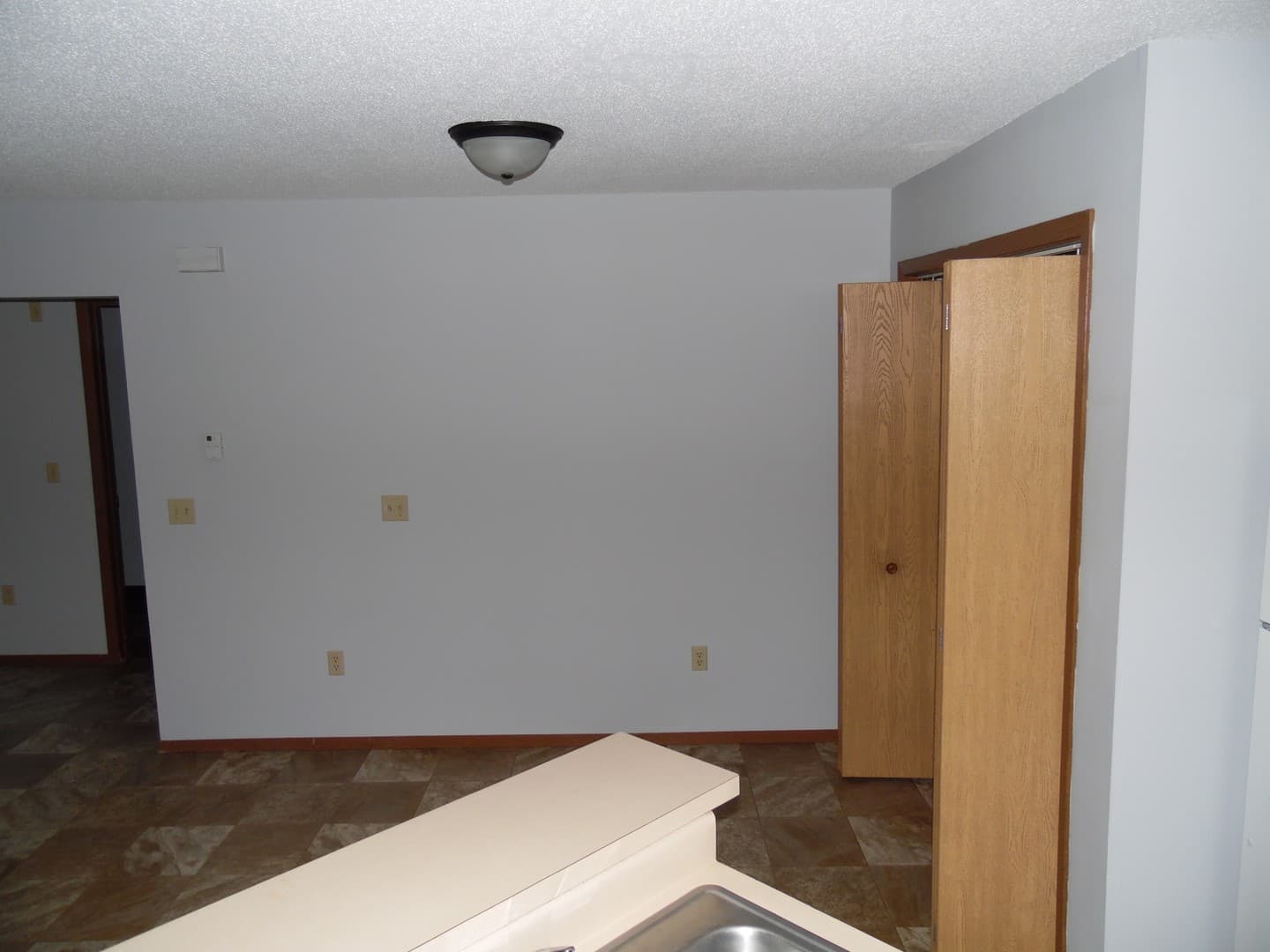 Sioux Falls Apartment: 701 S. Lyons Avenue