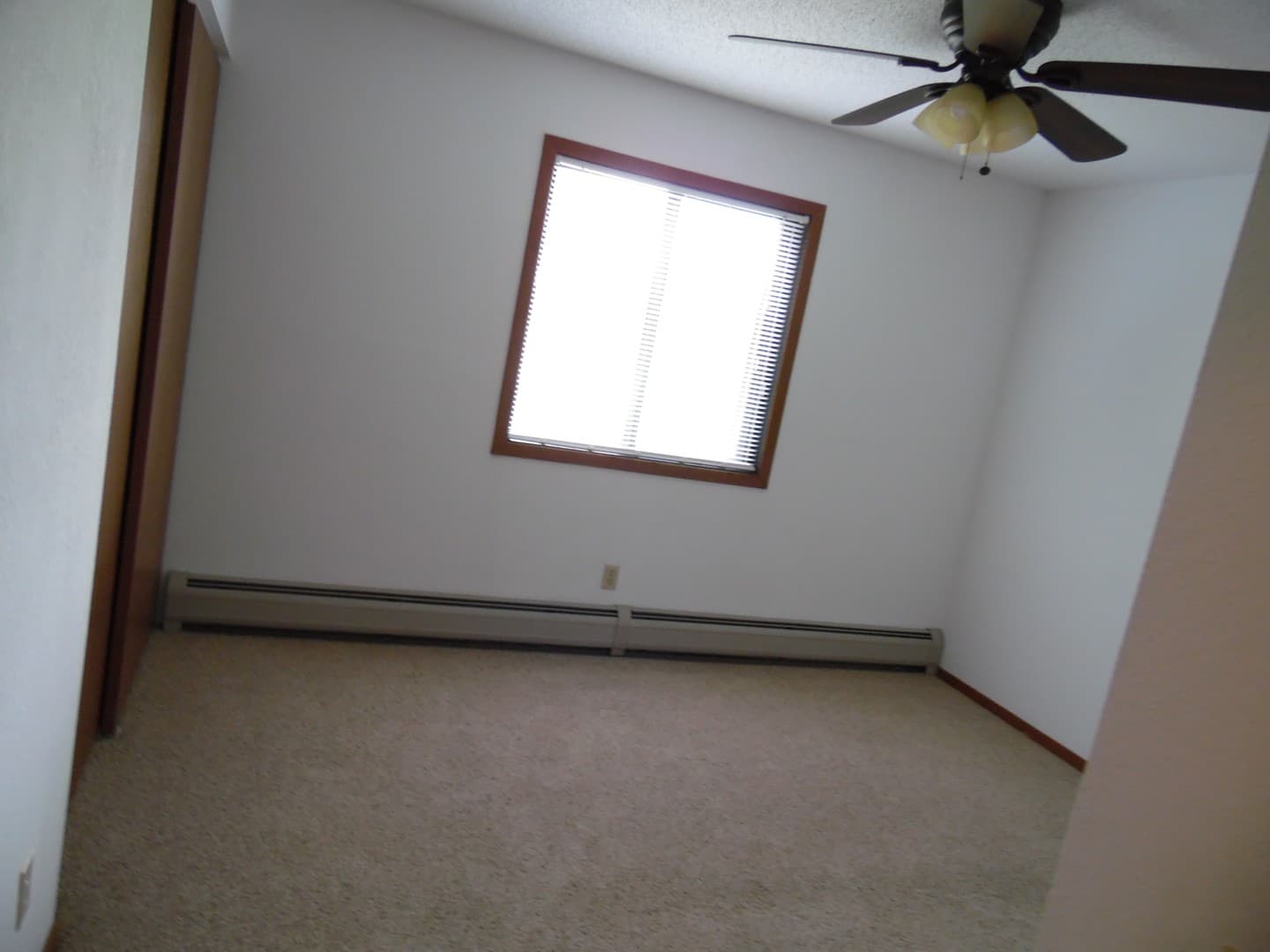 Sioux Falls Apartment: 1900 W 6th St.