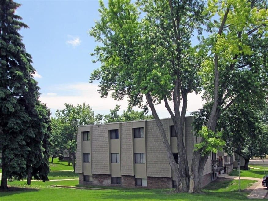 Sioux Falls Apartment: 1600 S. Rock Creek Dr.