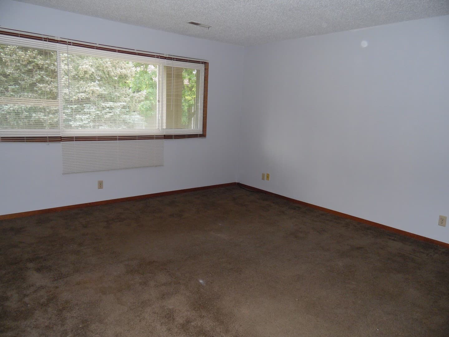 Sioux Falls Apartment: 4400 S Louise Avenue