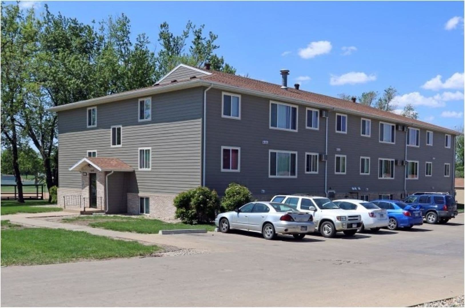 Sioux Falls Apartment: 4300 E. 18th St.