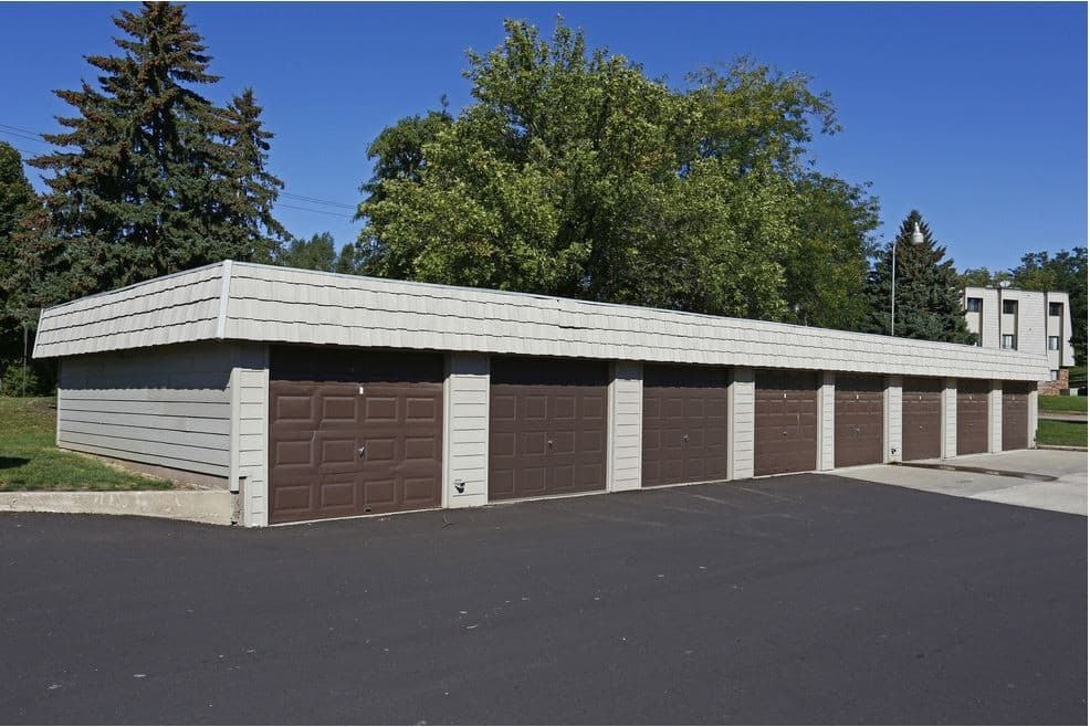 Sioux Falls Apartment: 1600 S. Rock Creek Dr.