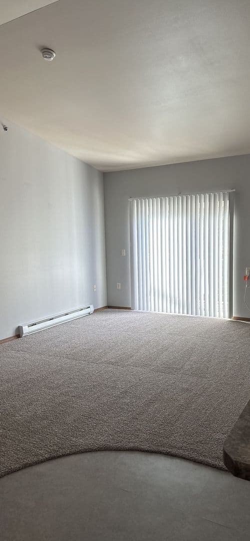 Sioux Falls Apartment: 950 N Cliff Ave