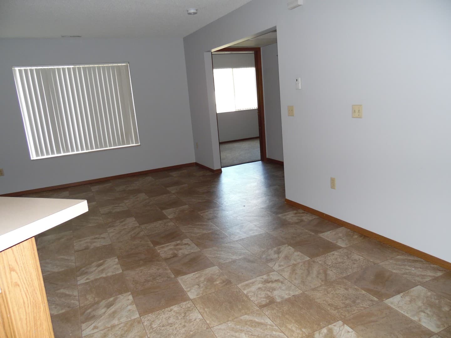 Sioux Falls Apartment: 701 S. Lyons Avenue