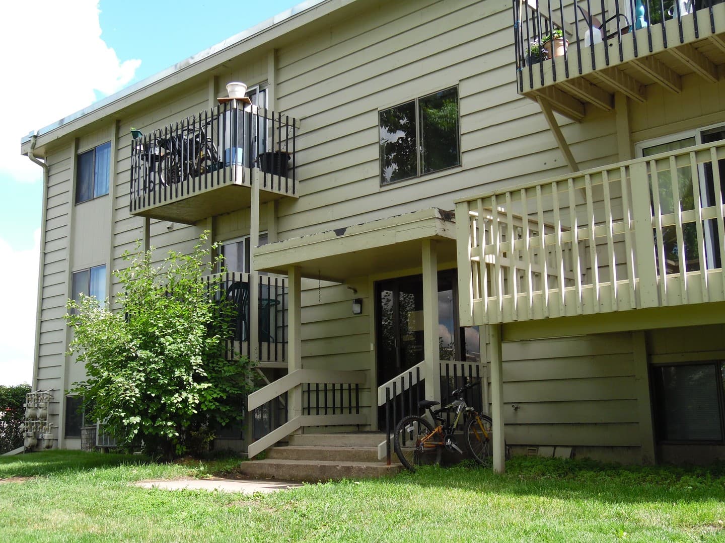 Sioux Falls Apartment: 3000-3012 S Mayfair Drive